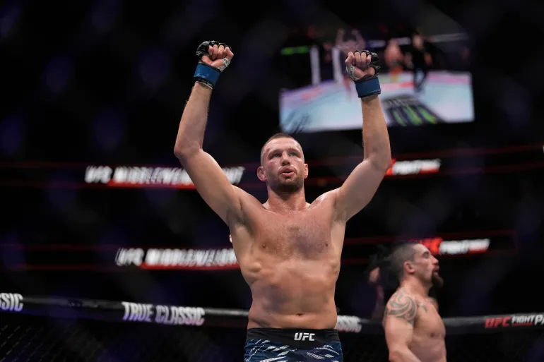 Resultados UFC Abu Dhabi – De Ridder choca Whittaker, nocaute relampago de Guskov e bonus deUS$ 50 mil agitam o Oriente Medio