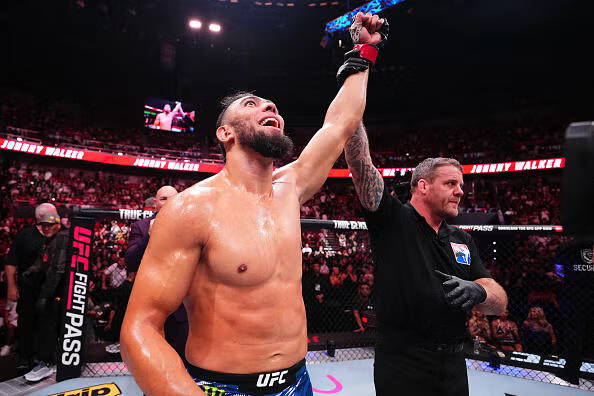 UFC Shanghai: Johnny Walker nocauteia Zhang; Sterling domina Ortega em catchweight — resultados, bônus e destaques